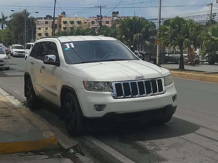 2011 Jeep Grand Cherokee Laredo usado en venta por L y C AUTO IMPORT