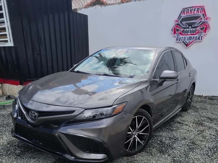 2021 Toyota Camry SE usado en venta por RAKERO AI