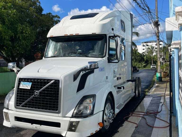 2013 Volvo Cabezote usado en venta por Silvio Sosa