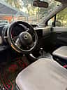 Toyota VITZ 2012 - miniatura 12