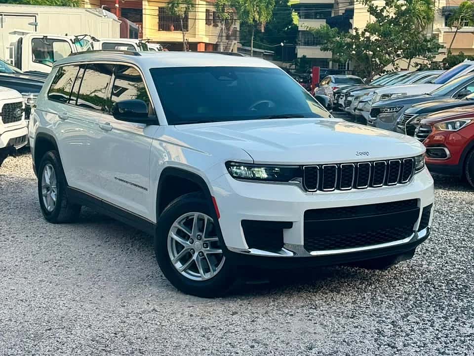 2023 Jeep Grand Cherokee Laredo usado en venta por FADIR AUTO GROUP