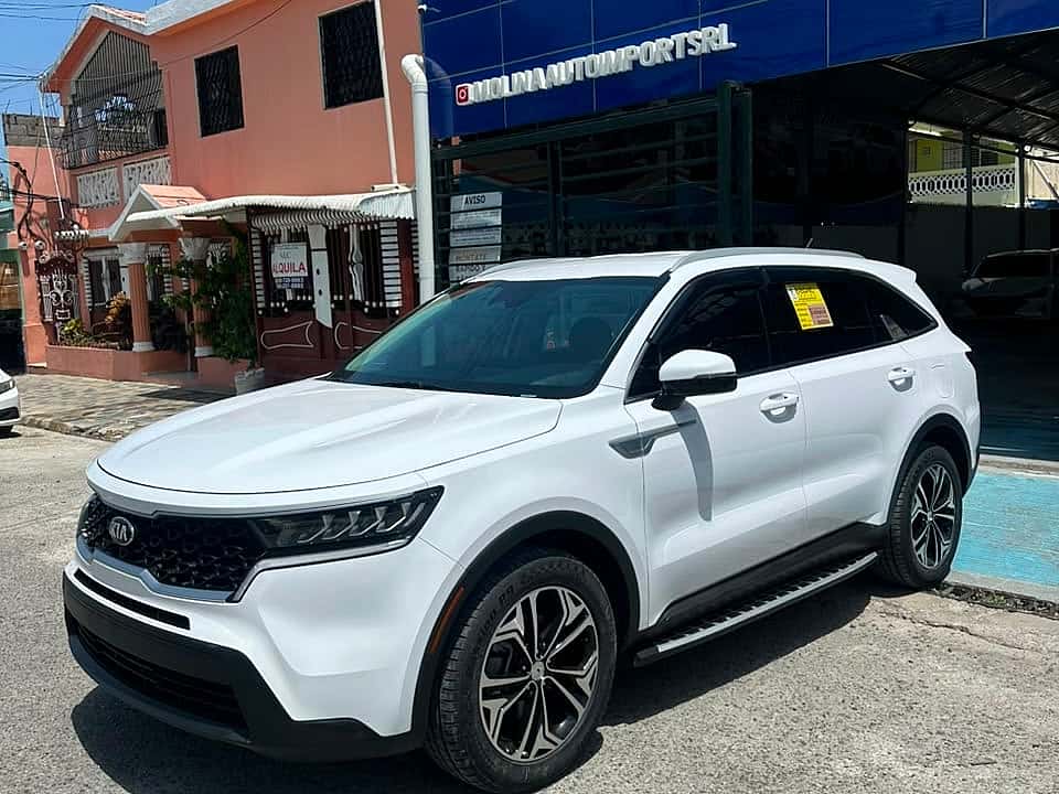 2021 Kia Sorento LX usado en venta por Molina Auto Import