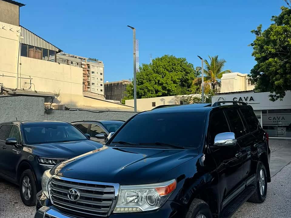 2013 Toyota Land Cruiser VX usado en venta por Cava Auto Dealer