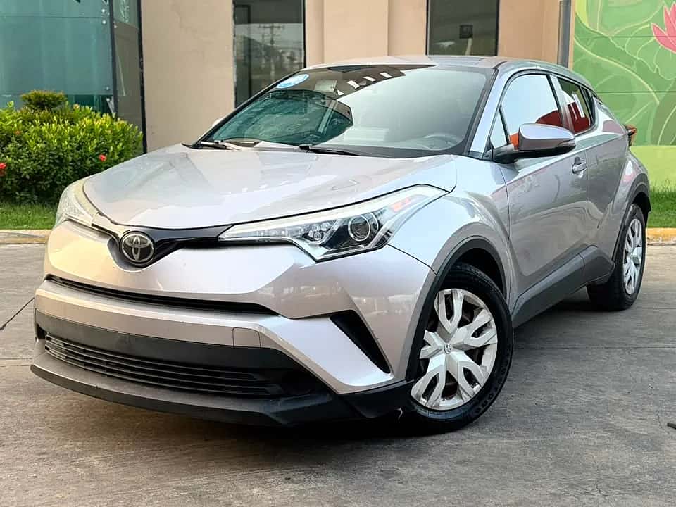 2019 Toyota C-HR LE usado en venta por GW AUTOS 