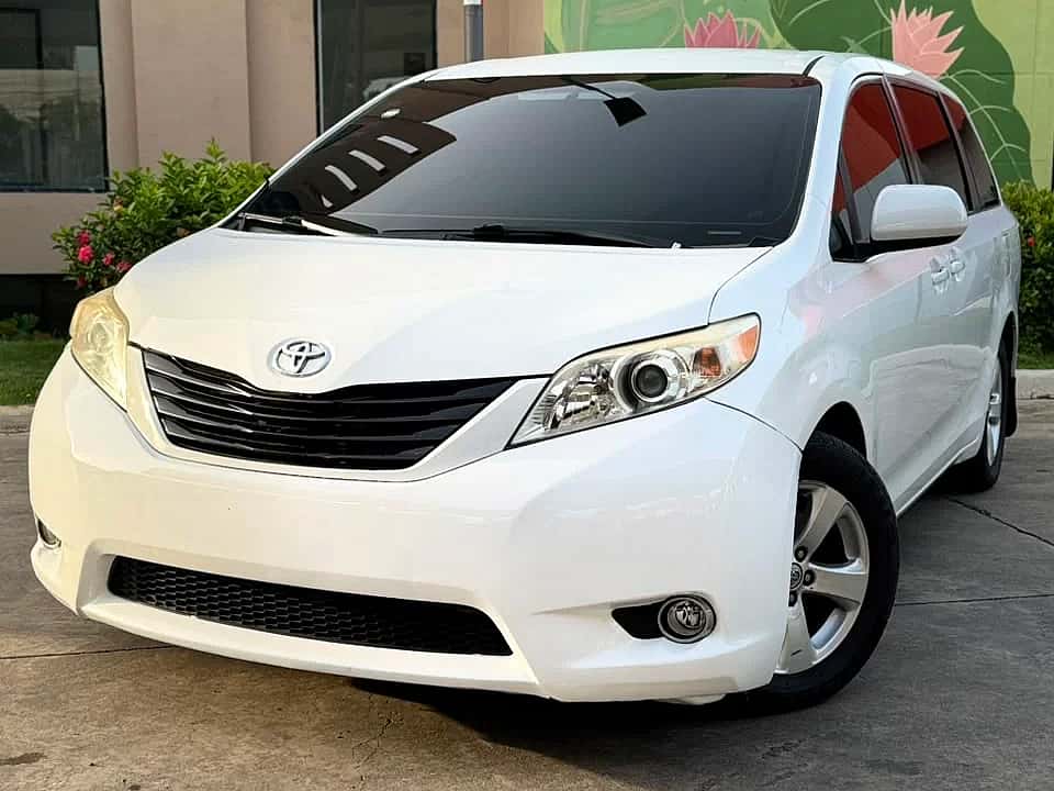 2017 Toyota Sienna LE usado en venta por GW AUTOS