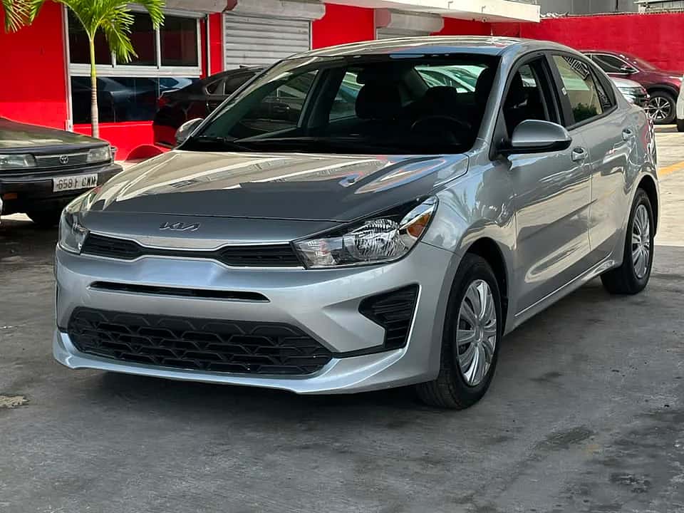2020 Kia Rio S usado en venta por Carlitos Auto Import, SRL