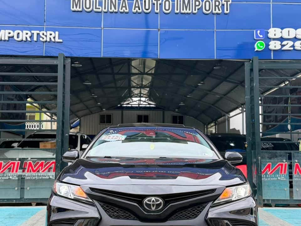 2019 Toyota Camry SE usado en venta por Molina Auto Import