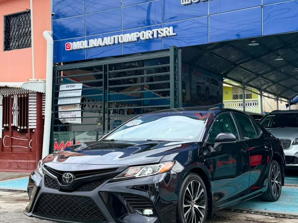 2019 Toyota Camry SE usado en venta por Autologo