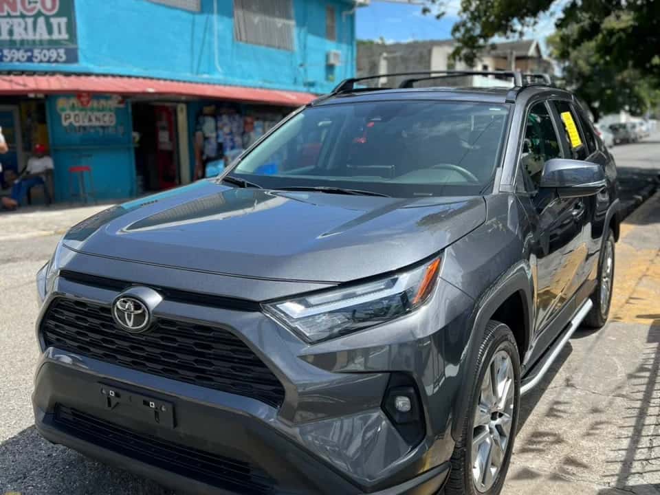 2023 Toyota RAV4 XLE Premium usado en venta por D' PAPAMO AUTO IMPORT