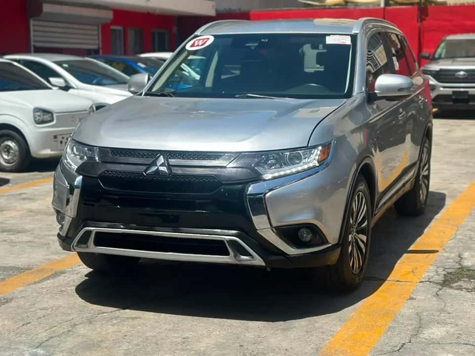 2020 MITSUBISHI Outlander ES/SE/LE/SP/SEL/Limited usado en venta por Carlitos Auto Import, SRL