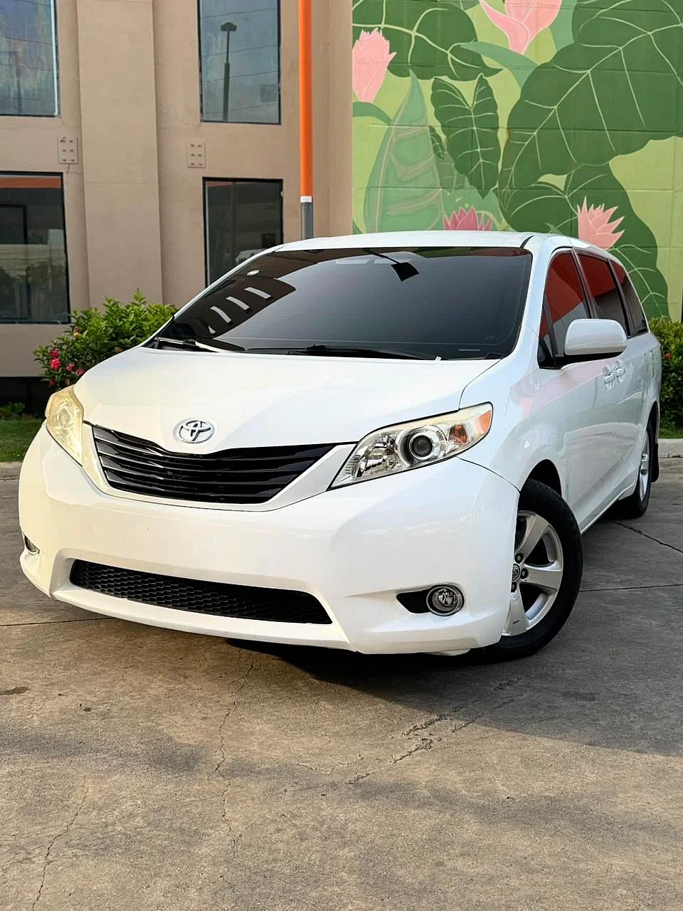 Toyota Sienna LE 2017 en venta - vista principal