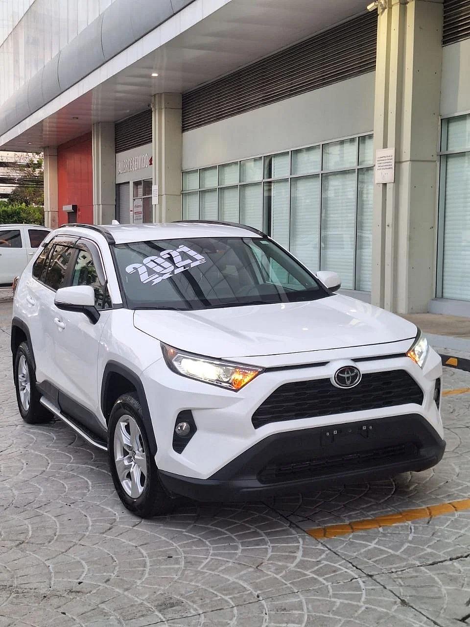 Toyota RAV4 XLE 2021 en venta - vista principal