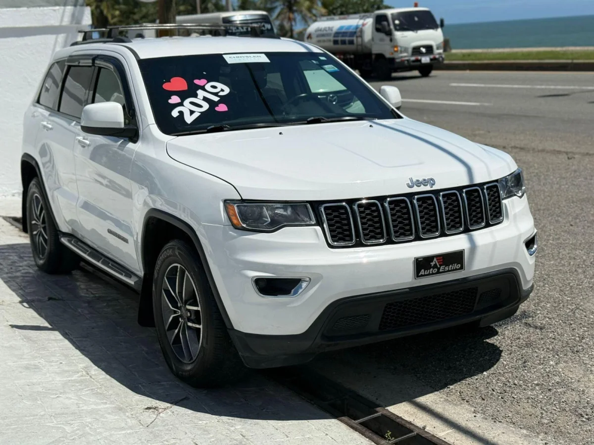 Jeep Grand Cherokee Laredo 2019 - Imagen 3