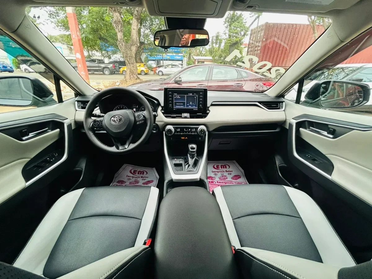 Toyota RAV4 XLE 2021 - Imagen 8