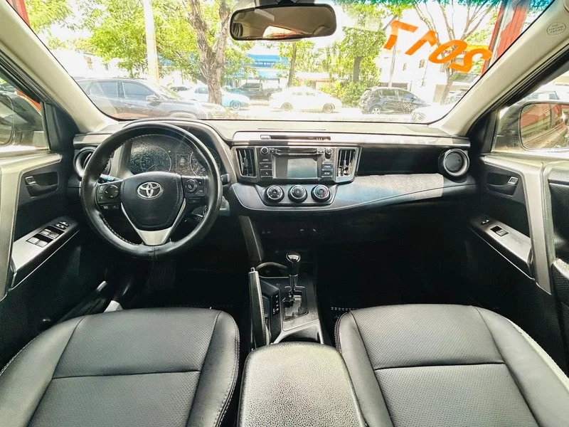 Toyota RAV4 LE 2017 - foto 6 de 10