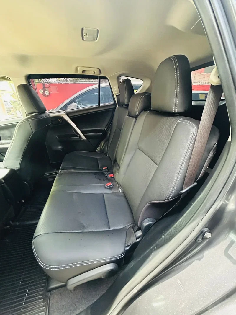 Toyota RAV4 LE 2017 - foto 8 de 10
