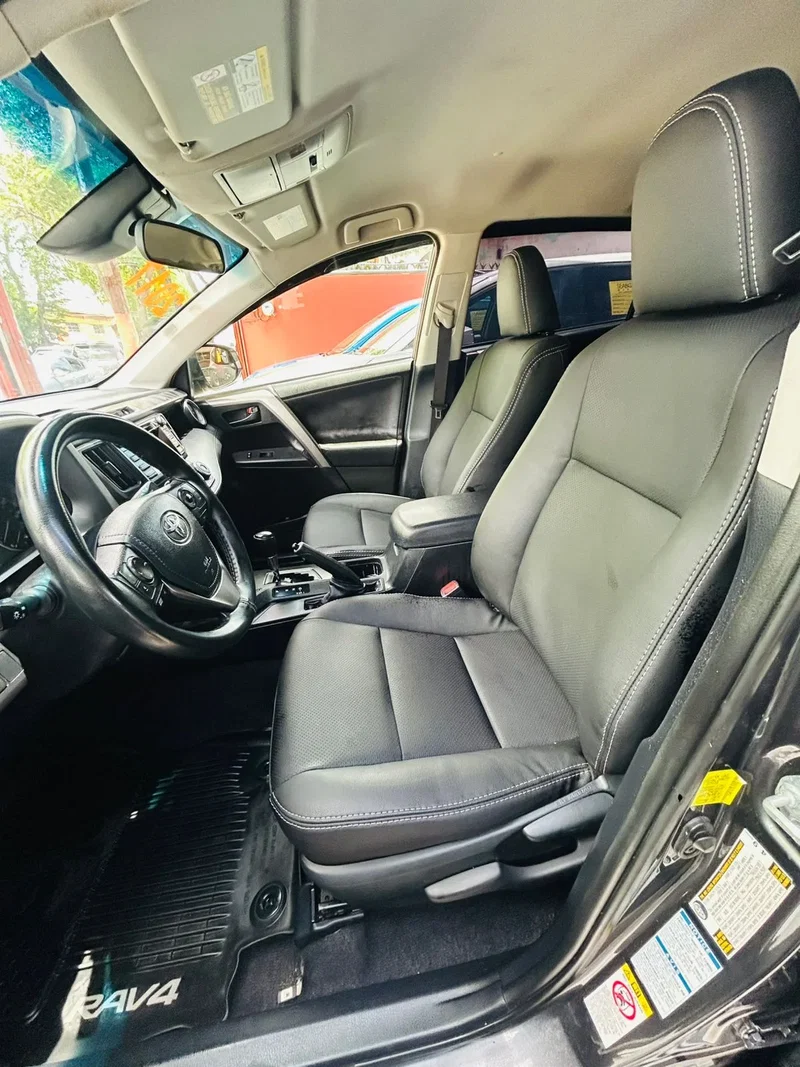 Toyota RAV4 LE 2017 - foto 7 de 10