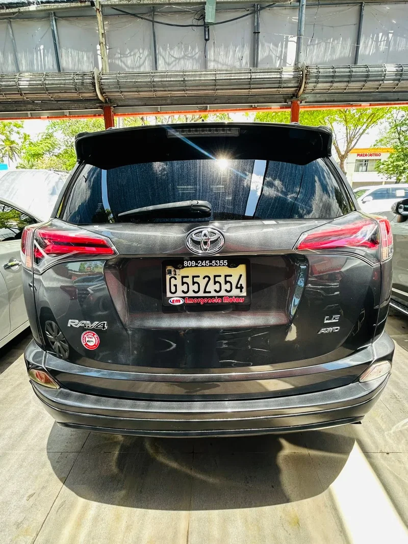Toyota RAV4 LE 2017 - foto 9 de 10